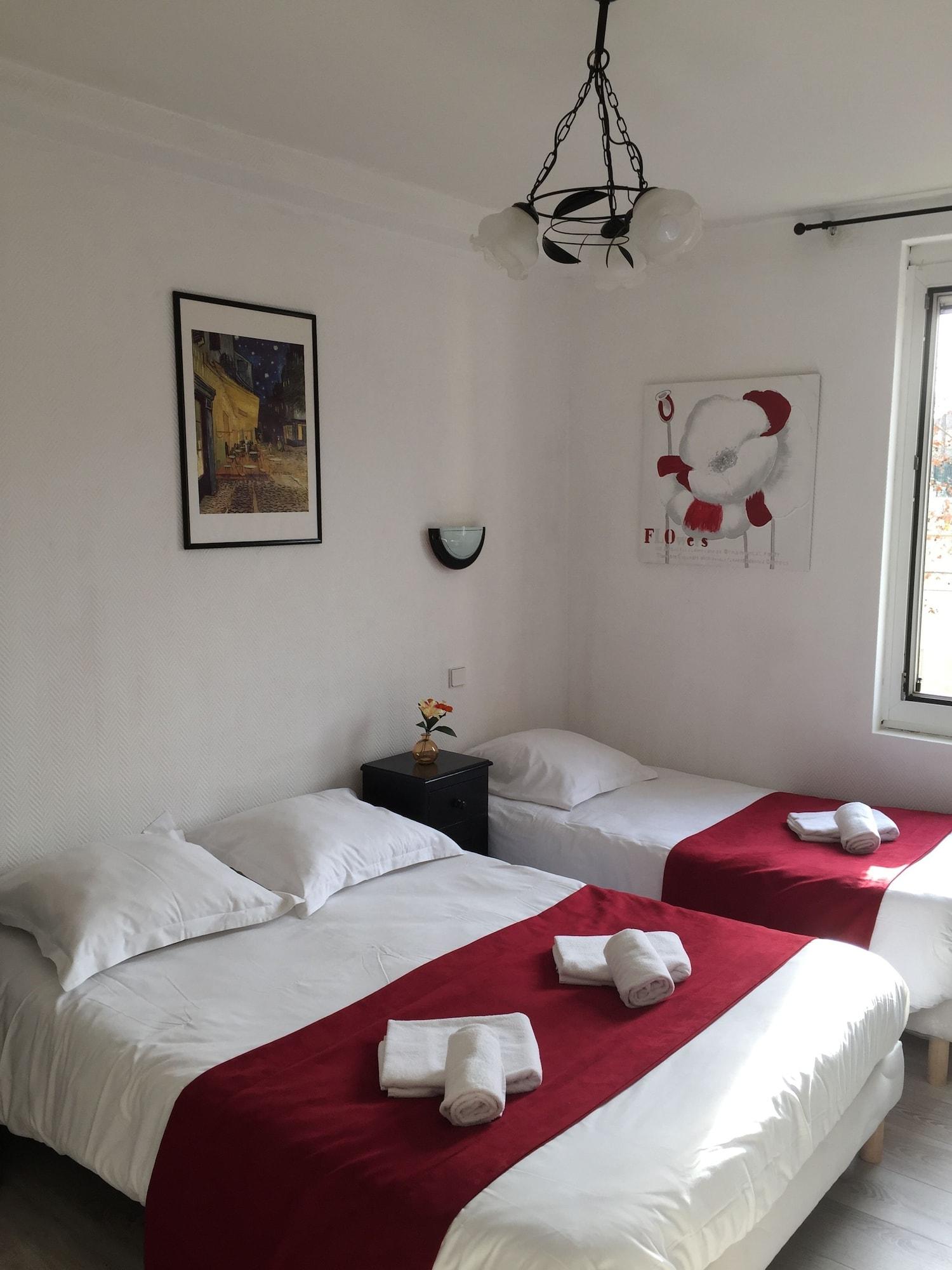 Hostellerie De La Source Арл Екстериор снимка