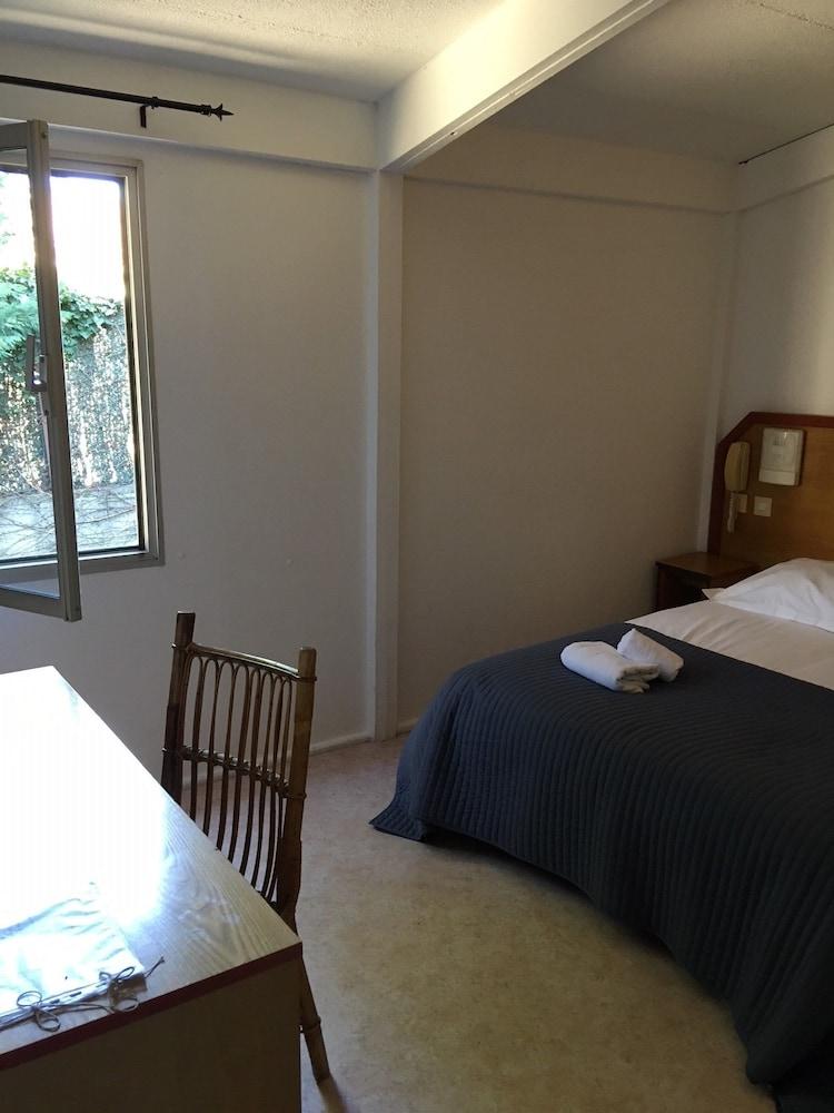 Hostellerie De La Source Арл Екстериор снимка