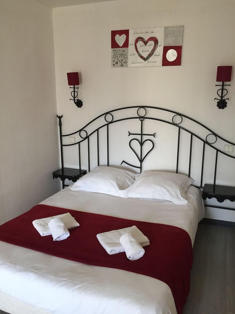 Hostellerie De La Source Арл Екстериор снимка