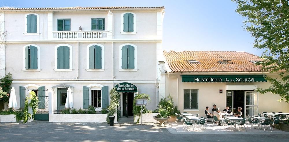 Hostellerie De La Source Арл Екстериор снимка