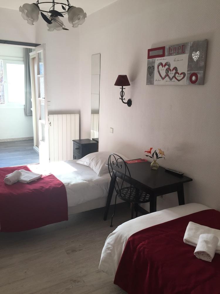 Hostellerie De La Source Арл Екстериор снимка