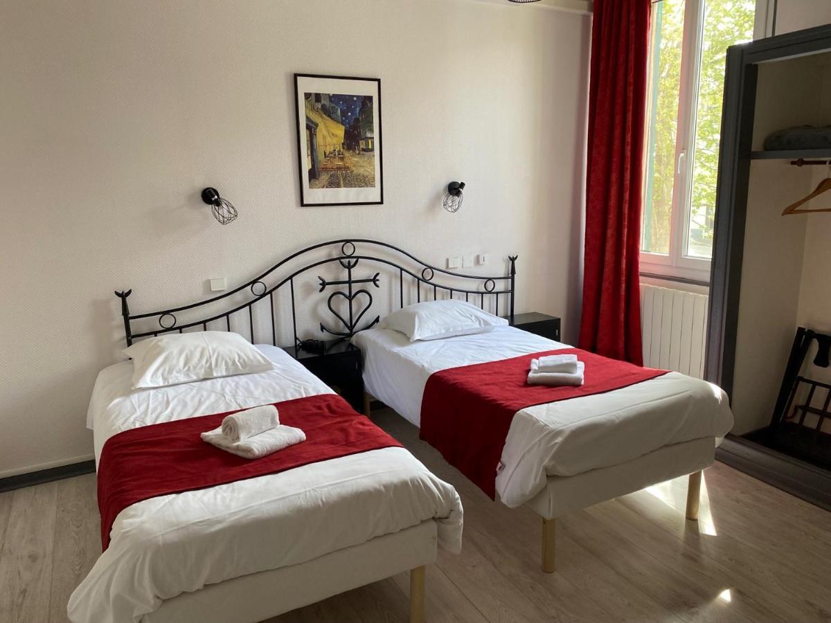 Hostellerie De La Source Арл Екстериор снимка