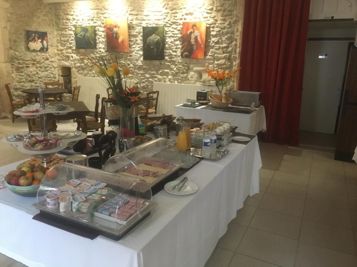 Hostellerie De La Source Арл Екстериор снимка