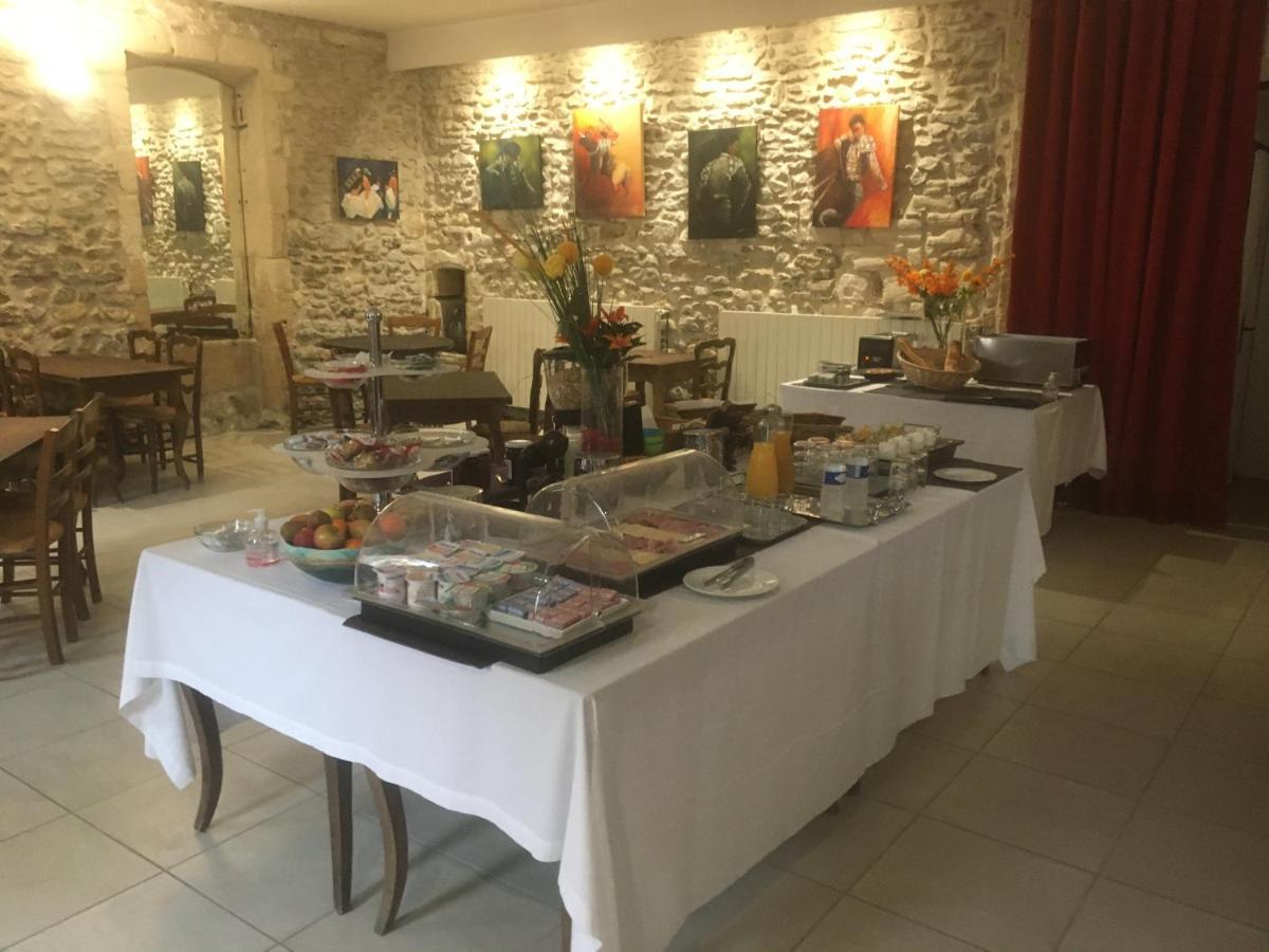 Hostellerie De La Source Арл Екстериор снимка