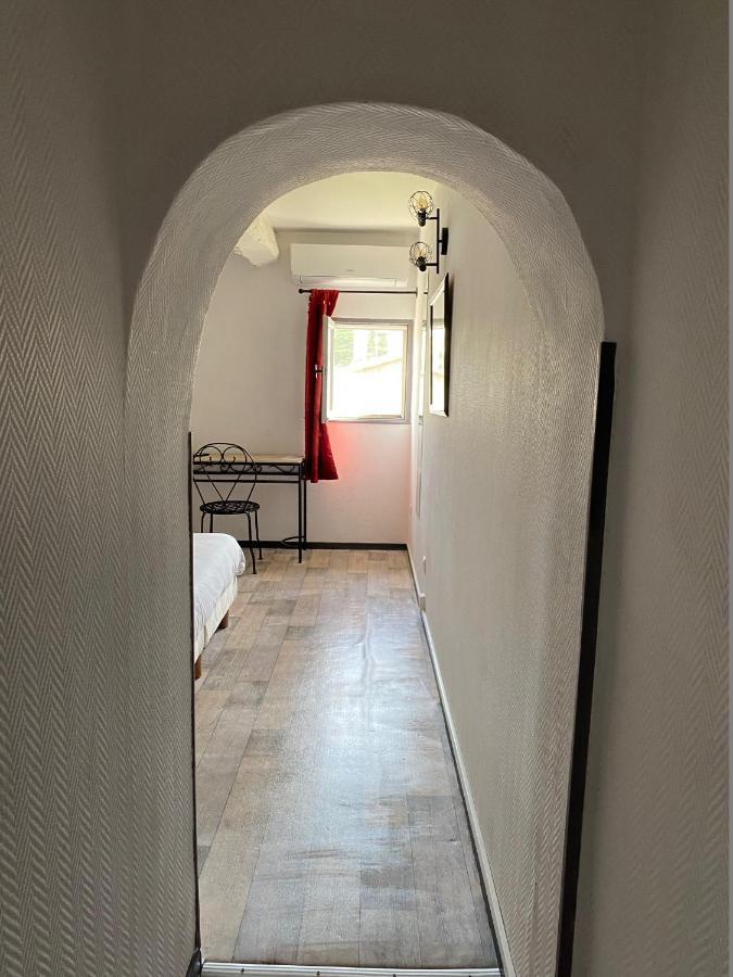 Hostellerie De La Source Арл Екстериор снимка