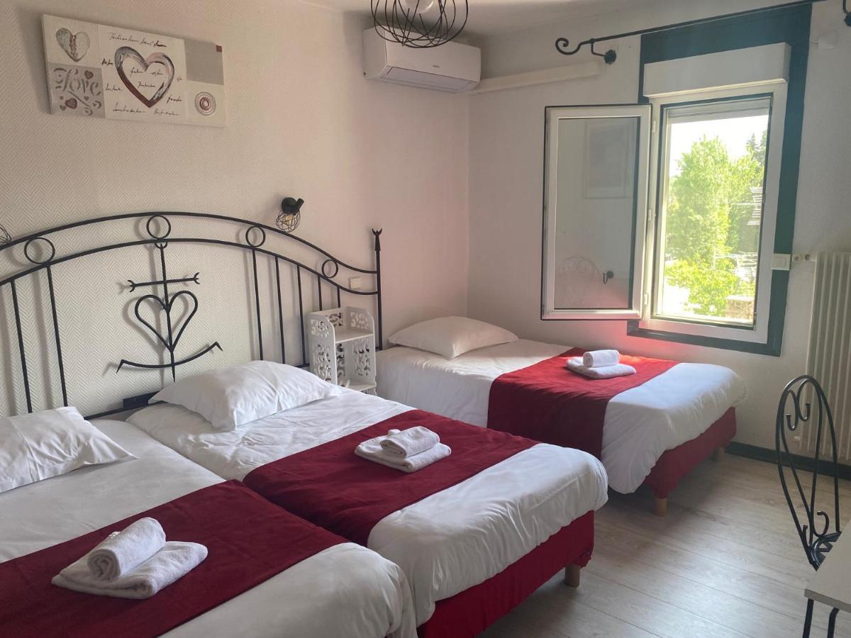 Hostellerie De La Source Арл Екстериор снимка