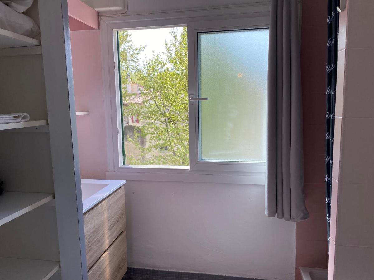 Hostellerie De La Source Арл Екстериор снимка