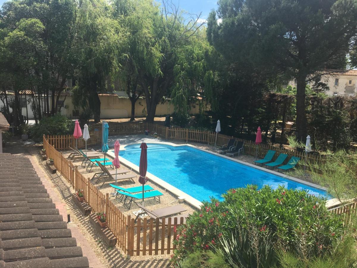 Hostellerie De La Source Арл Екстериор снимка