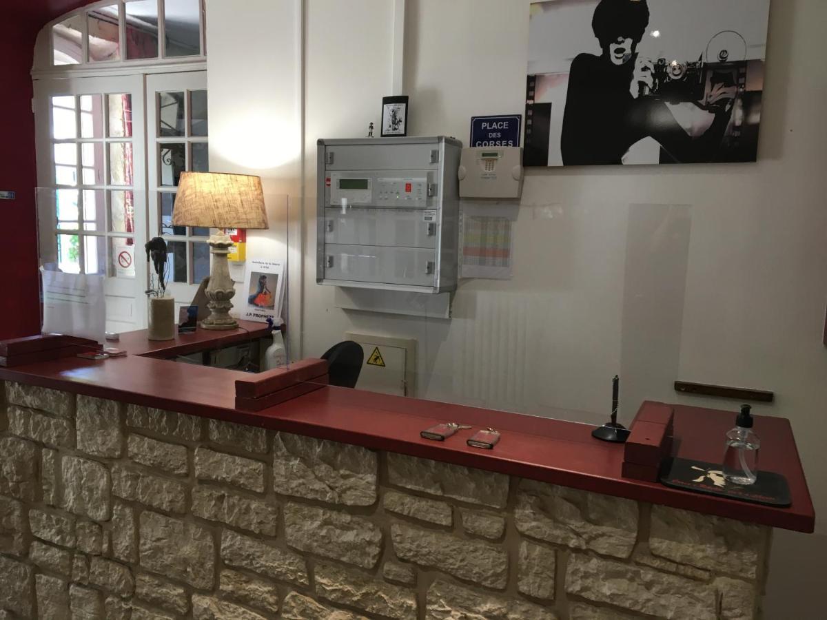 Hostellerie De La Source Арл Екстериор снимка