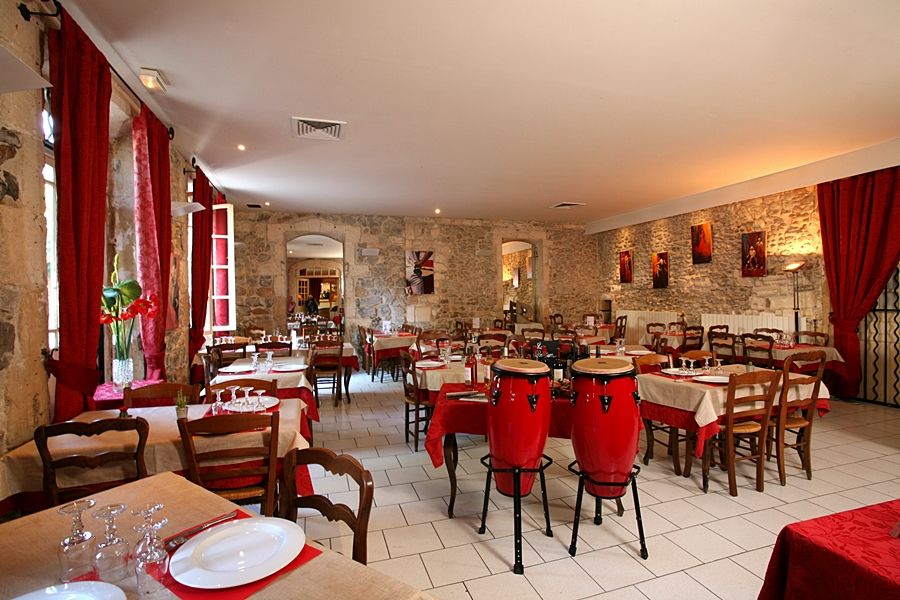 Hostellerie De La Source Арл Екстериор снимка